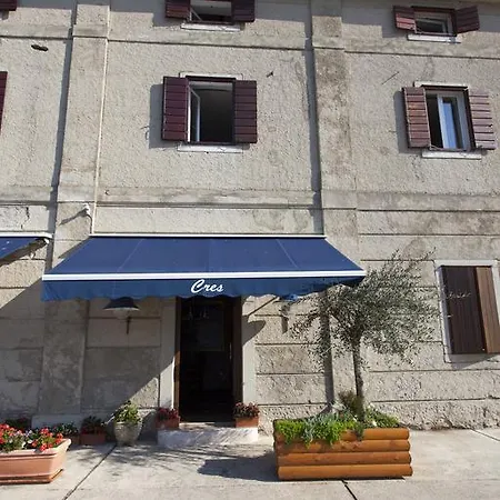 Apartment Apartments Cres